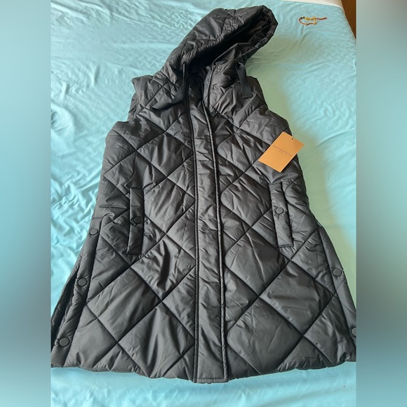 Weatherproof Black Quilted Vest - Picture 1 of 3